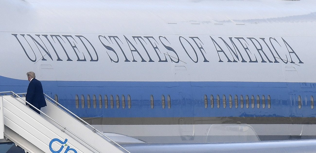 Zeit der «Realpolitik»: Donald Trump steigt am Flughafen Zürich in das Regierungsflugzeug, Januar 2020. Bild: Keystone