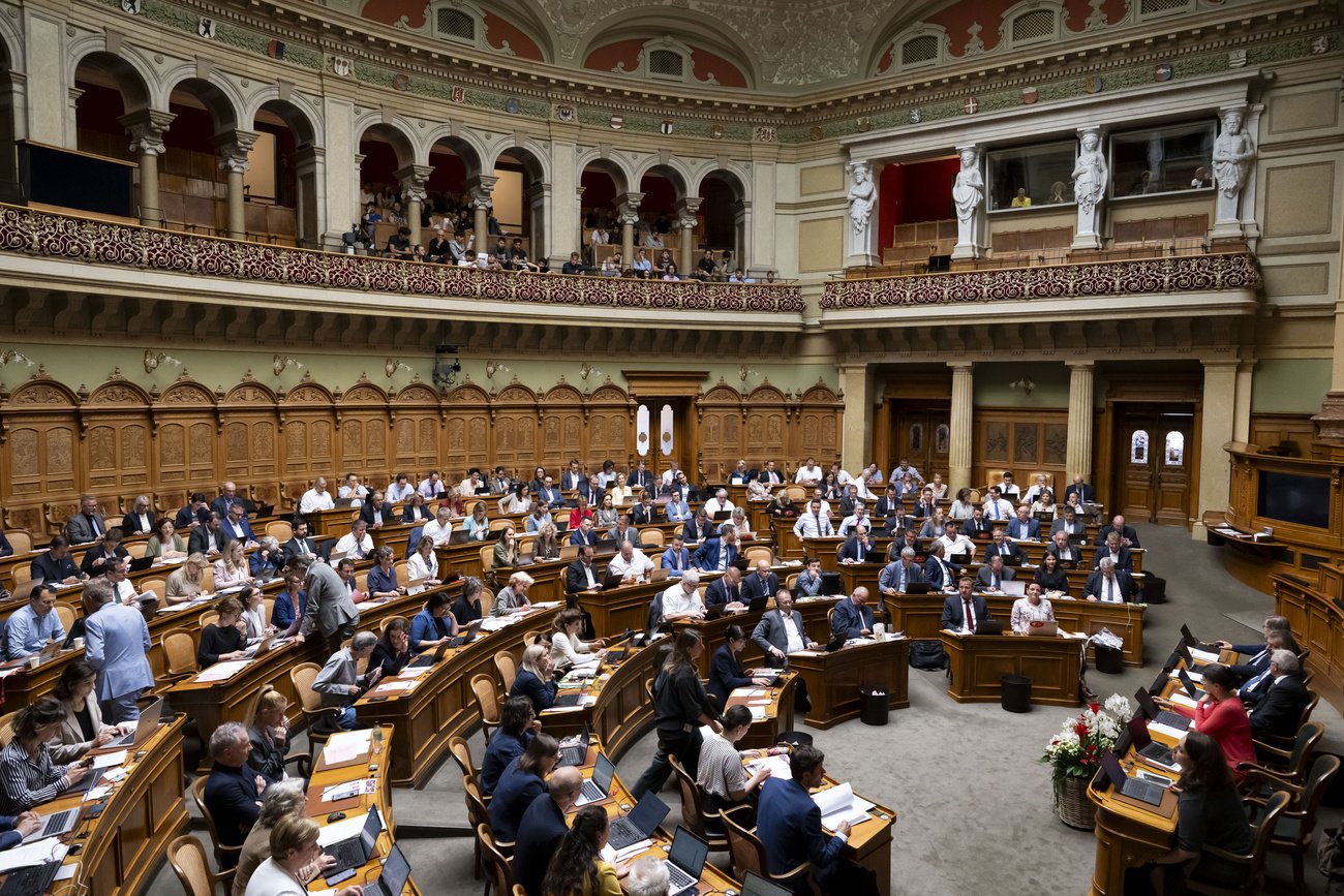 Seit der Herbstsession 2023 können Parlamentarier im Bundeshaus ihre Vorstösse elektronisch einreichen. Bild: Keystone