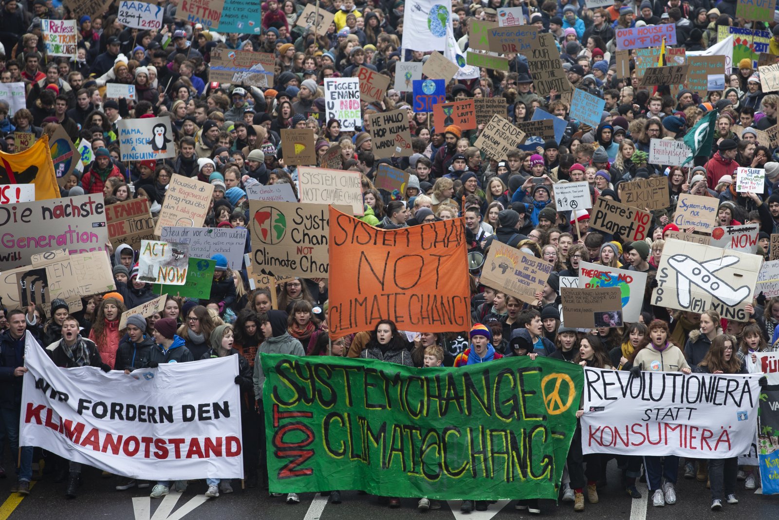 Klimademo am 2.Februar in Bern. Am Samstag gehen Klimaaktivisten wieder auf die Strassen.(Bild: Keystone