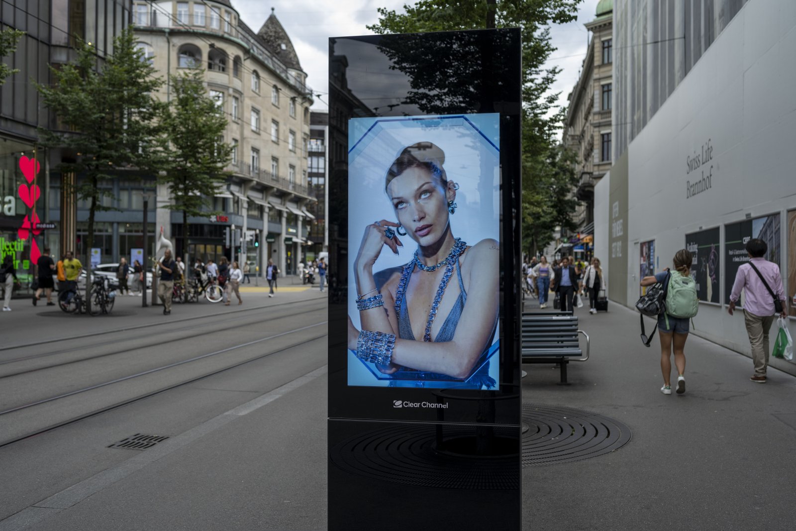 Aussenwerbung soll in Zürich eingeschränkt oder ganz verboten werden – wie in Genf. (Bild: Keystone)
