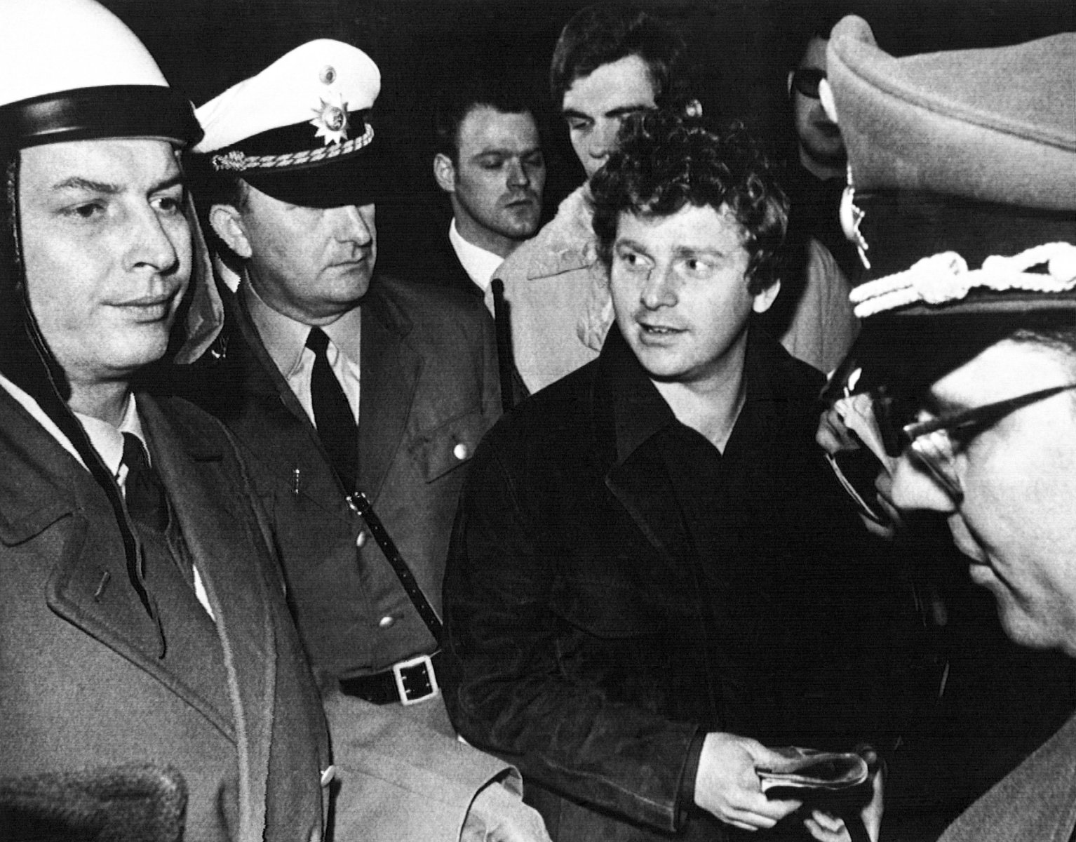 Das Kind als Lustobjekt: Die «emanzipatorische Sexualerziehung» der 68er riss die Grenzen zwischen Erwachsenen und Minderjährigen nieder. Posterboy dieses dunklen Erbes ist der Politiker Daniel Cohn-Bendit, hier 1969 in Frankfurt. (Bild: Keystone SDA)