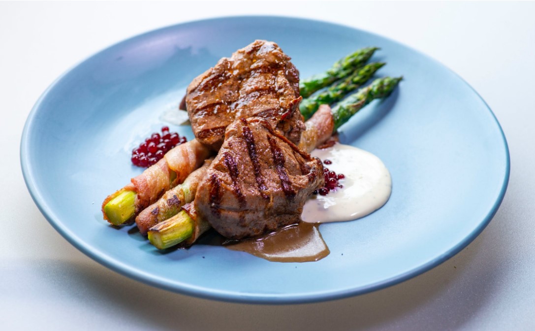 Ist Fleisch auf dem Teller wichtig im Abstimmungskampf um das Klimaschutzgesetz? Bild: CC
