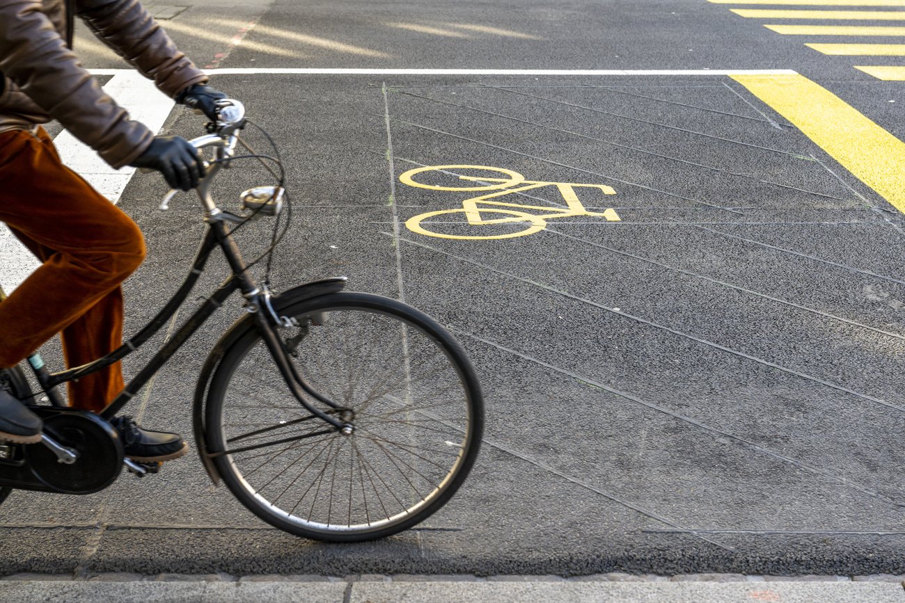 Der Regierungsrat in Basel-Stadt verlangt, dass Beamte, die mit dem Velo zur Arbeit fahren, künftig eine jährliche «Velopauschale» im Umfang von 150 Franken erhalten sollen. Bild: Keystone