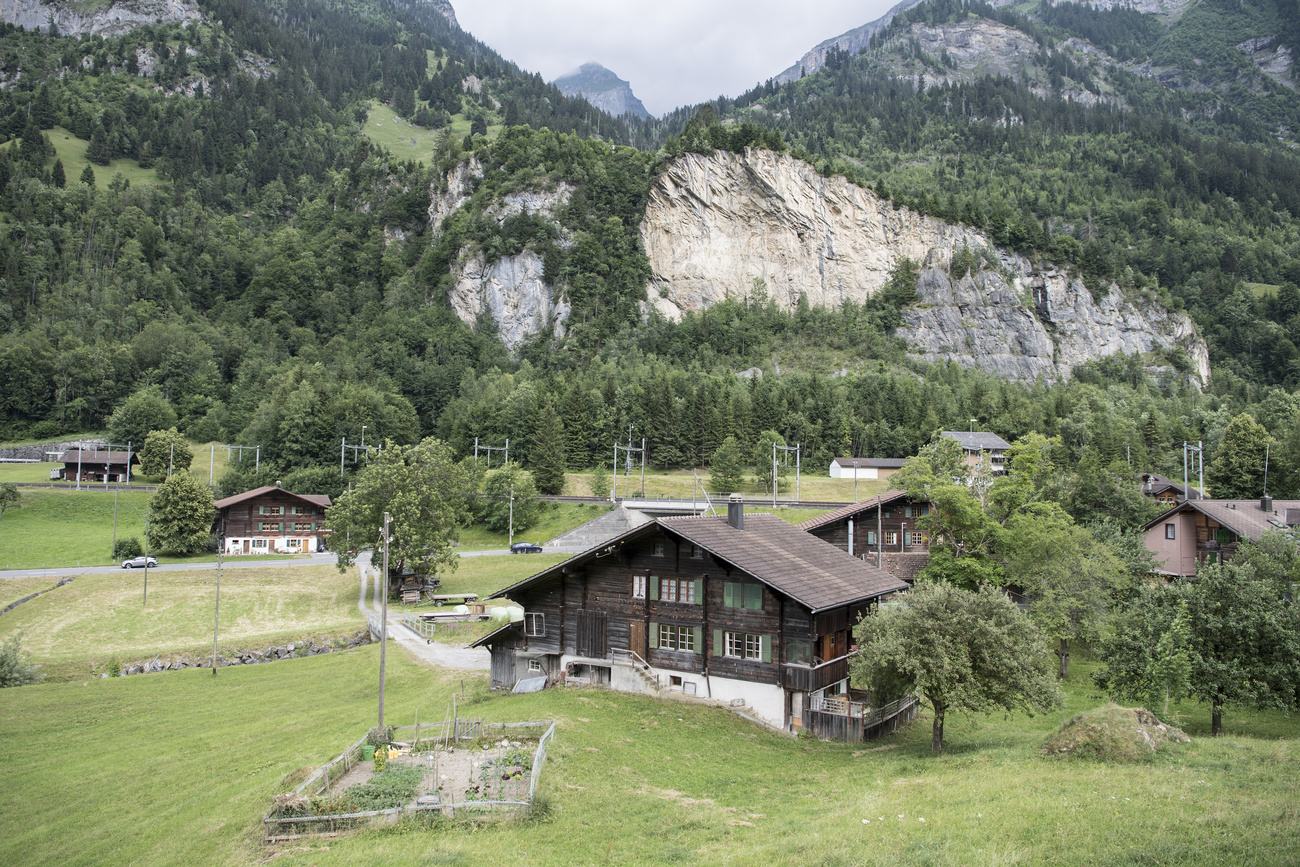 Kann noch nicht geräumt werden: Das Dorf Mitholz. Bild: Keystone-SDA
