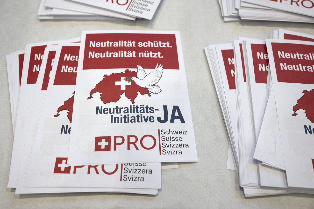 Wie viel Neutralität soll es sein: So wie es der Initiativtext vorsieht oder die abgespeckte Variante des Ständerates? Bild: Keystone