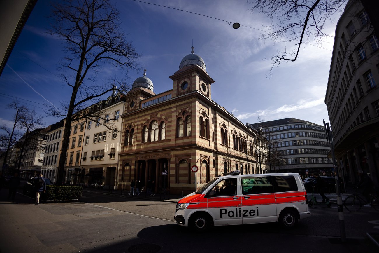 Jüdische Einrichtung in Zürich unter Polizeischutz: Der antisemitische Angriff zeigt, wie verletzlich Juden selbst im öffentlichen Raum dieser Stadt geworden sind. Bild: Keystone