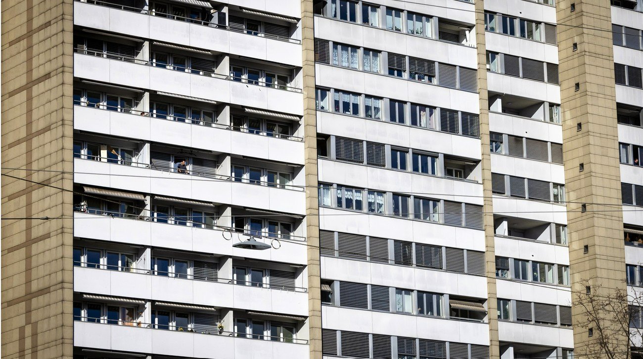 Warum nicht auch Fördergelder für den Einbau von Klimaanlagen sprechen? Wohnungen im Zürcher Lochergut. Bild: Keystone