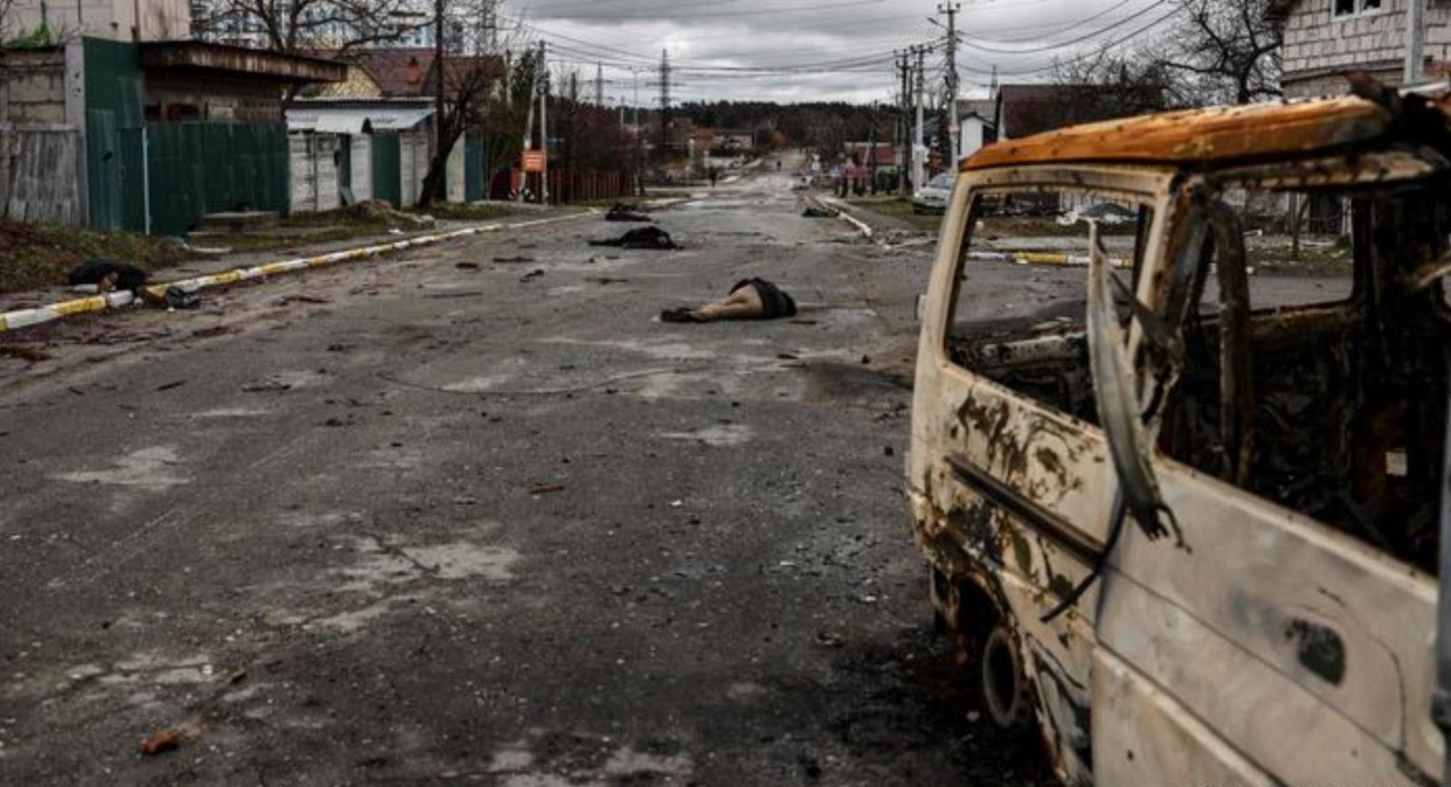 Eine Strasse in Butscha bei Kiew, April 2022.