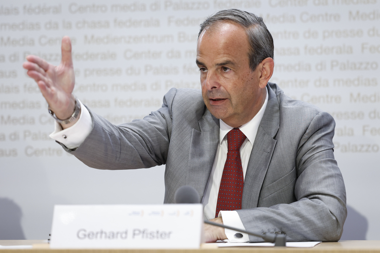 Mitte-Präsident Gerhard Pfister am Dienstag vor den Medien. (Bild: Keystone)