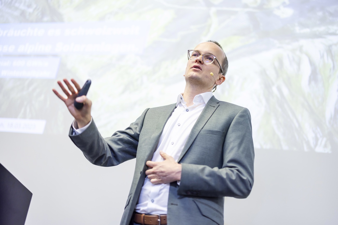 Baudirektor Martin Neukom stellt seine 20 Gebiete für Windanlagen vor. Bild: Keystone