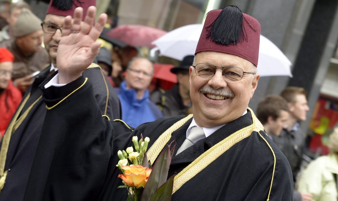 Bankier Konrad Hummler am traditionellen Sechseläuten in Zürich am Montag, 16. April 2012. Er hat die J. S. Bach-Stiftung gegründet, die von der Stadt Leipzig mit der Bach-Medaille ausgezeichnet wird. Bild: Keystone
