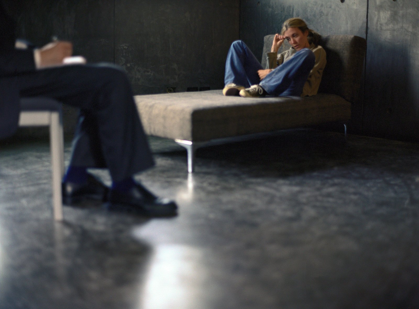 Junge Frauen werden immer häufiger wegen psychischer Störungen hospitalisiert (Quelle: Keystone)