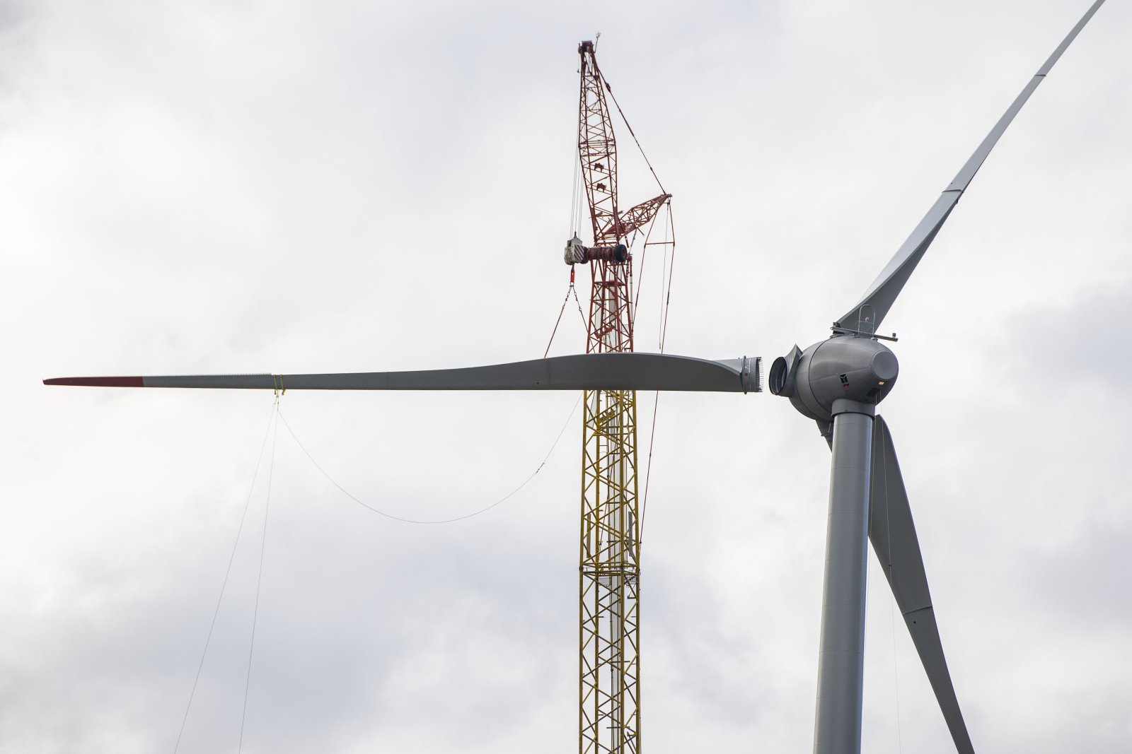 Windparks sollen schneller realisiert werden können: Bau einer Windkraftanlage auf dem Gotthardpass, 2020. Bild: Keystone