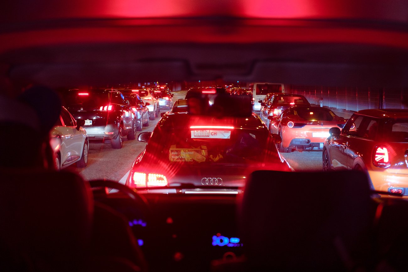 Wird es irgendwann wieder weniger Autos auf den Schweizer Strassen geben? Wohl nicht. (Bild: Keystone)