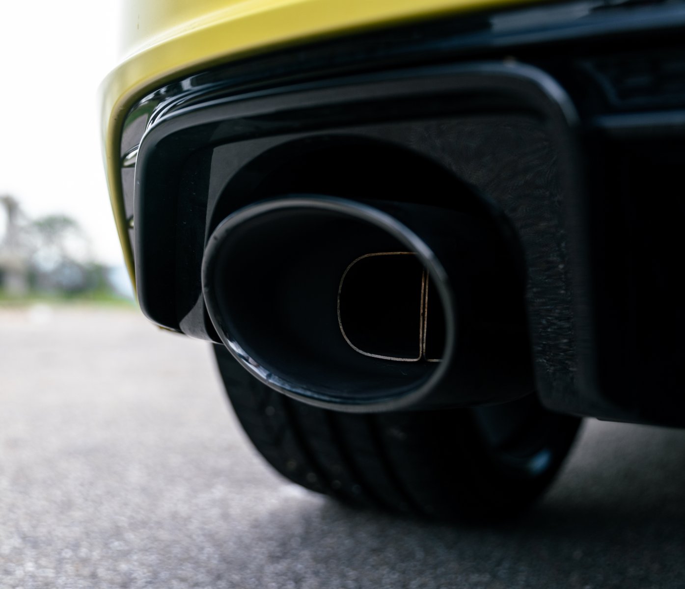 Umfragen zeigen, dass einige wenige laute Autos für das ­Lärmempfinden schlimmer sind als das Grundrauschen des Verkehrs. Bild: Lorenzo Fulvi