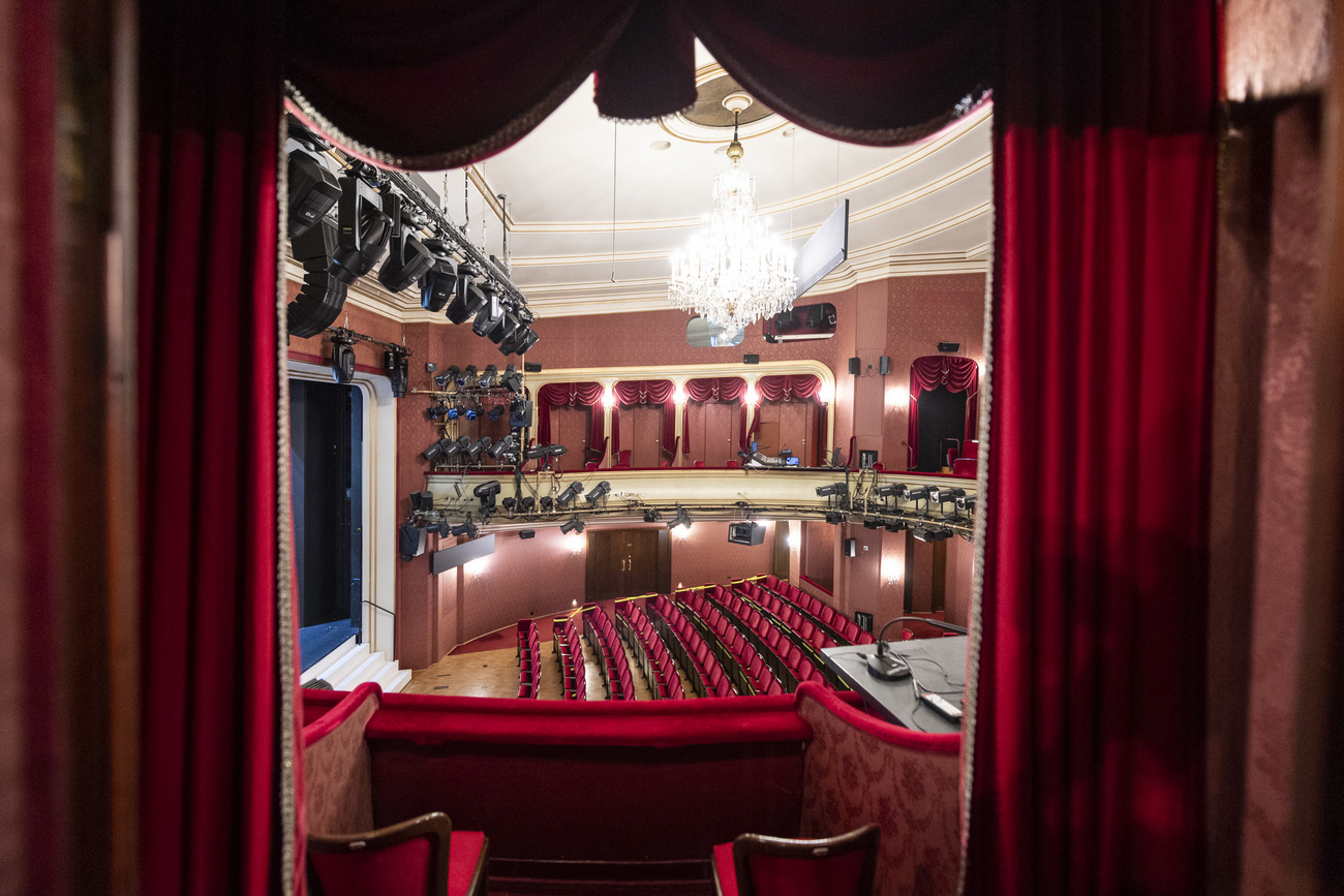 Schauspielhaus Zürich: Leere Ränge, dafür mehr Subventionen (Bild: Keystone)