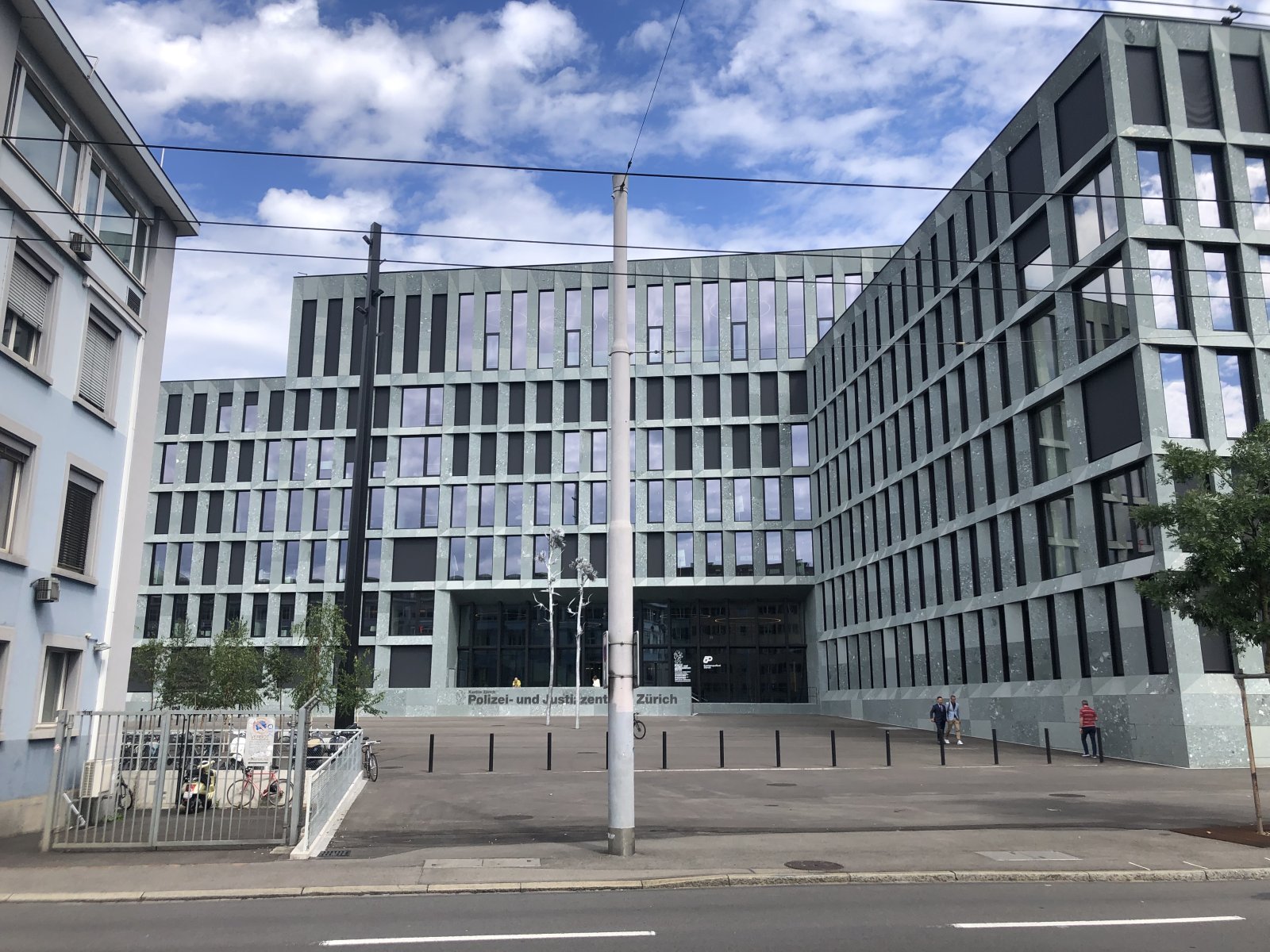 Bollwerk der Sicherheit: das Zürcher Polizei- und Justizzentrum (PJZ) Bild: Daniel Wahl