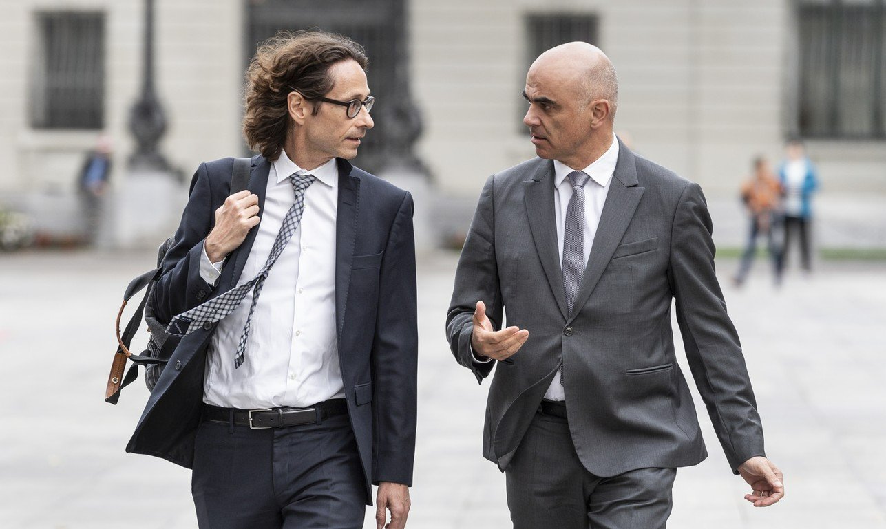 Die Mails von Peter Lauener (links), dem Kommunikationschef von Alain Berset (rechts), an Ringier-CEO Marc Walder dürften nicht ausgewertet werden. Bild: Keystone