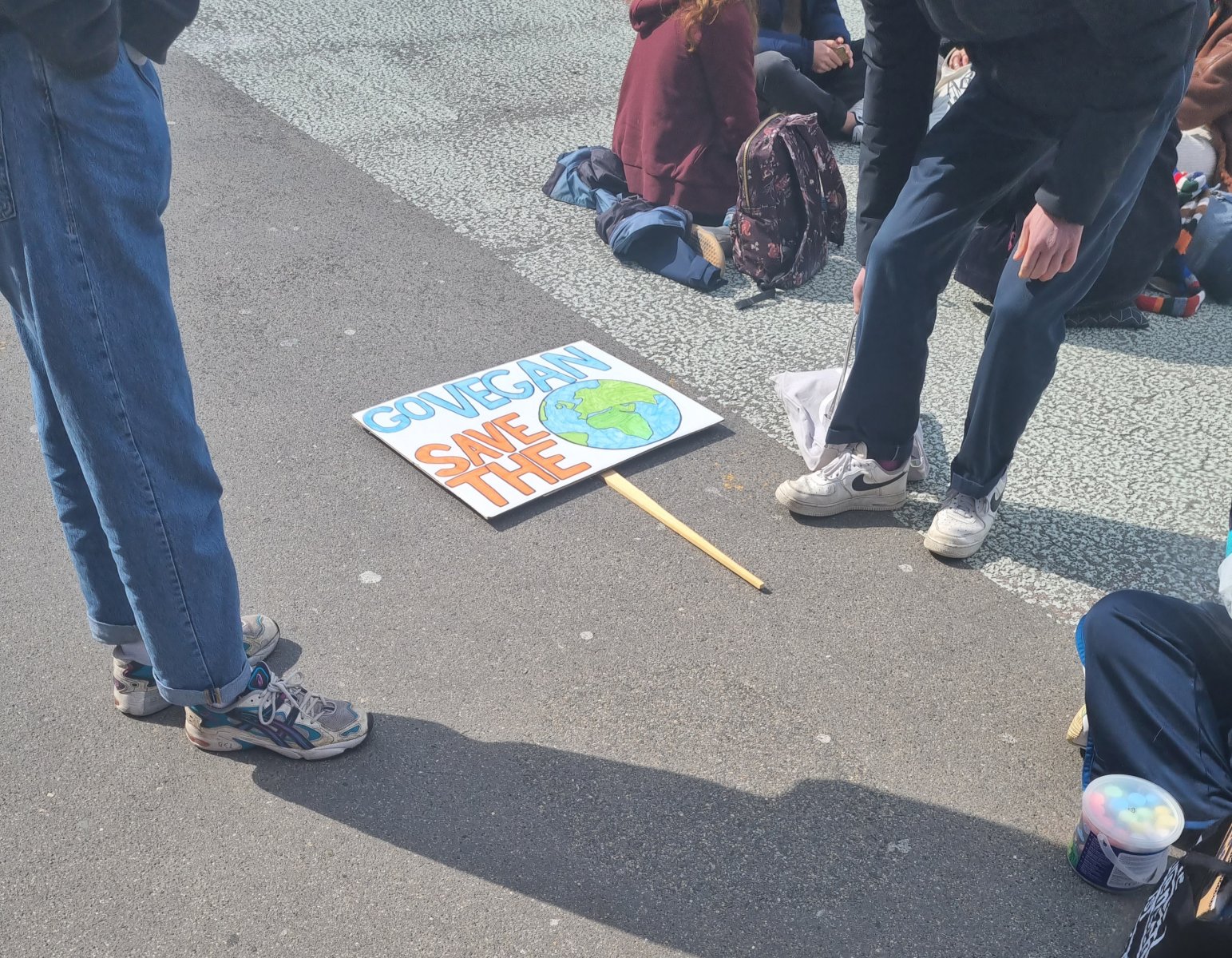 Keine Demo: Das Schild kommt in Bern nicht zum Einsatz. Bild: Serkan Abrecht