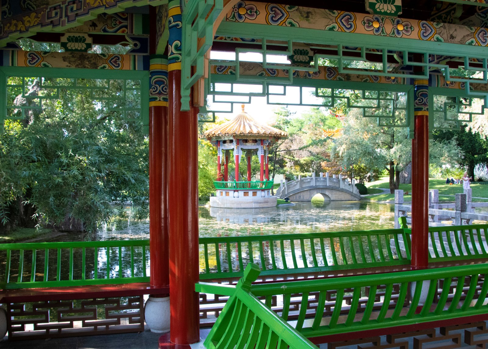 Nicht immer sind die Begegnungen mit China so idyllisch wie im Chinagarten in Zürich.