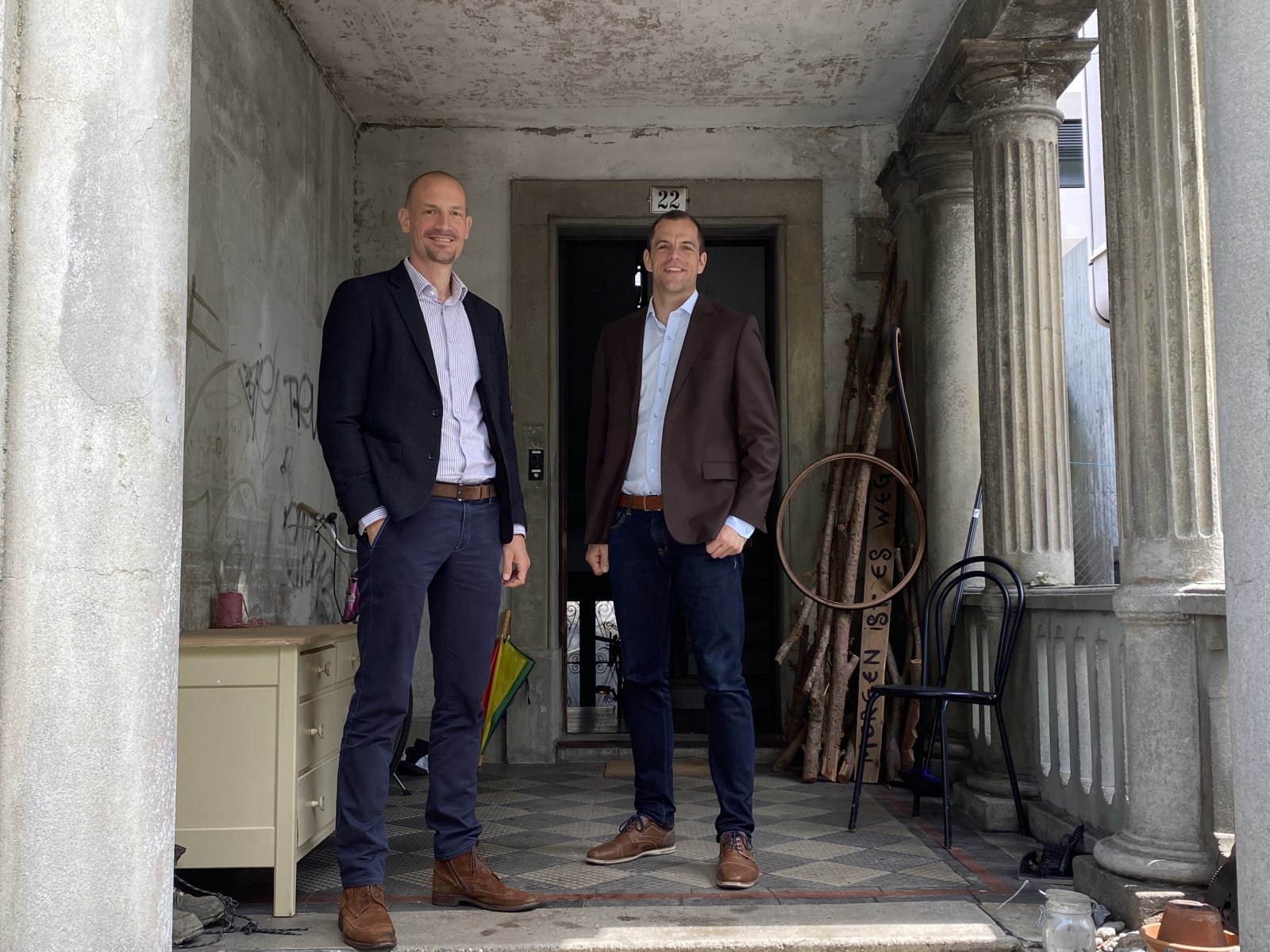 Gute Laune: Michael Bubendorf und Sandro Meier – die Köpfe der Verfassungsfreunde. Foto: Sebastian Briellmann