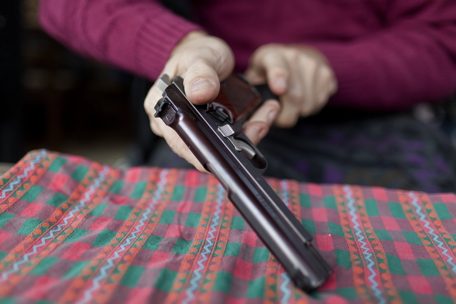 Subjektives Sicherheitsgefühl: Schweizer greifen zu den Waffen. Bild: Keystone-SDA