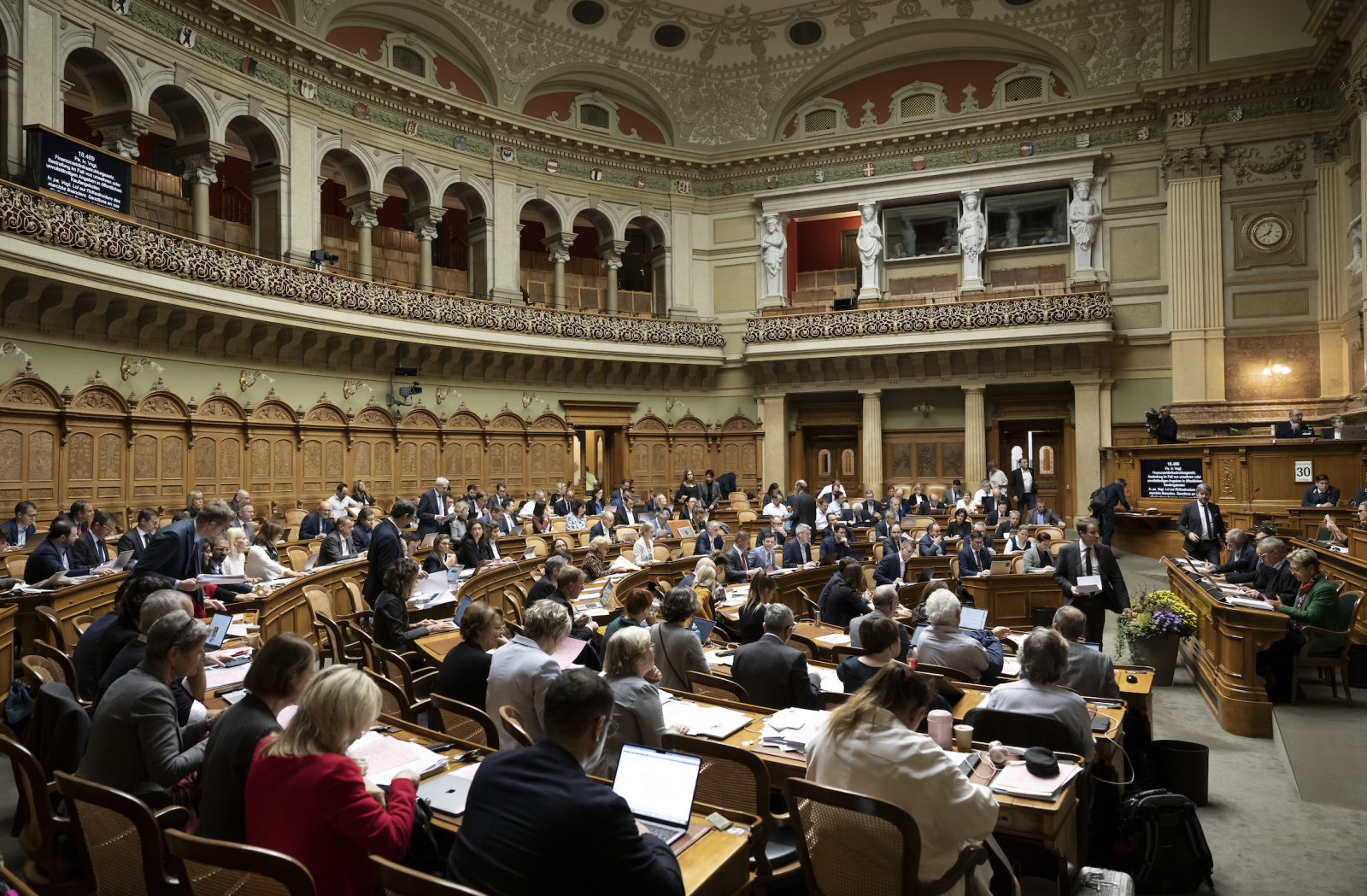 Ausser Rand und Band: der Nationalrat. Bild: Bild: Keystone-SDA