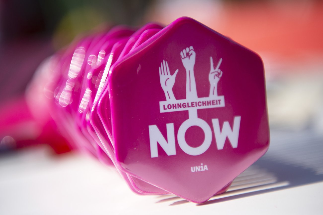 Die EU will die Lohnschere zwischen Männern und Frauen schliessen – und greift dafür tief in die Wirtschaftsfreiheit der Unternehmen ein. Bild: Keystone