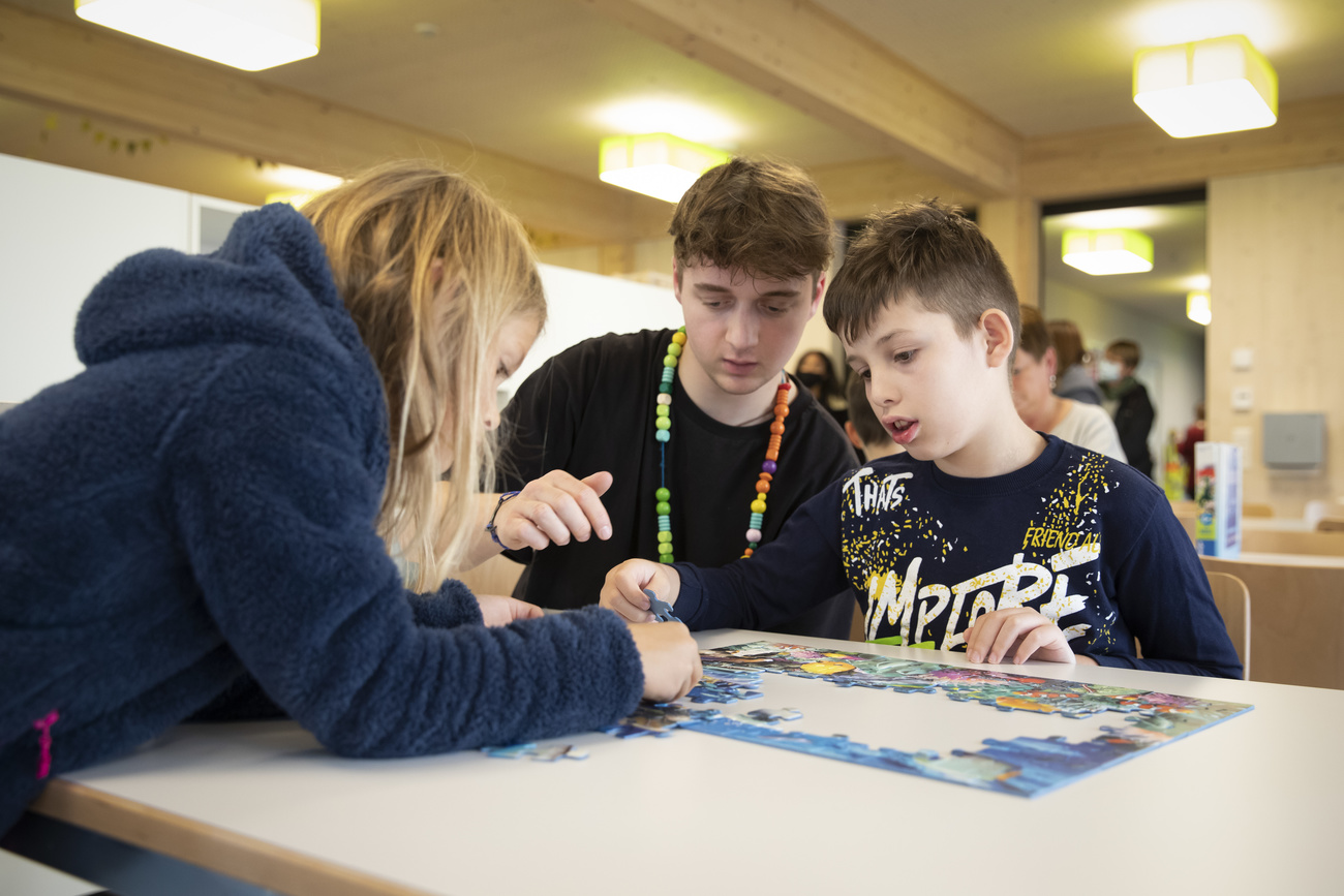 Stigmatisiert: Sonderschüler erleben den Aufenthalt in der «integrativen Schule» eher negativ. (Bild: Keystone)