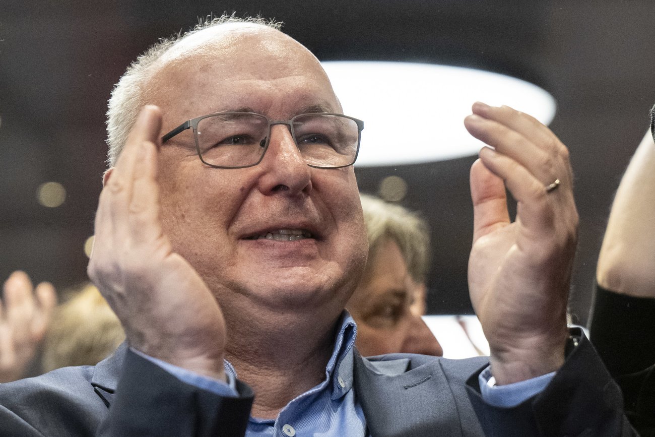 Pierre-Yves Maillard, Chef der Gewerkschaften und Ständerat (VD, SP), im Jubel. Weihnachten, Samichlaus und Geburtstag am gleichen Tag. Bild: Keystone