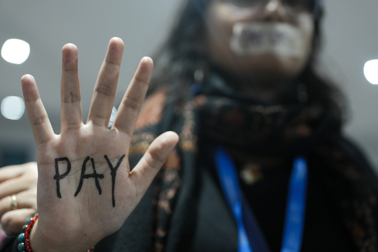 Hunderte von Milliarden Dollar in den Süden zu schicken, kommt den linken Systemfeinden gelegen: Demonstrantin an der Klimakonferenz COP 29. Bild: Keystone
