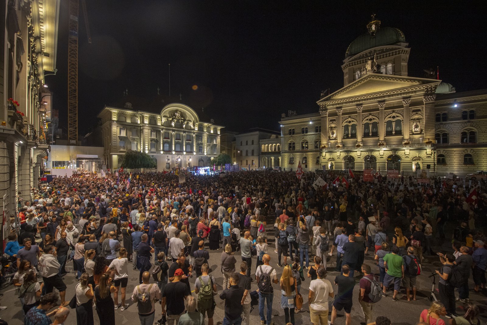 Vermutlich waren mehr als nur tausend Menschen an der Demonstration gegen die Ausweitung des Covid-Zertifikats. (Bild: Keystone)