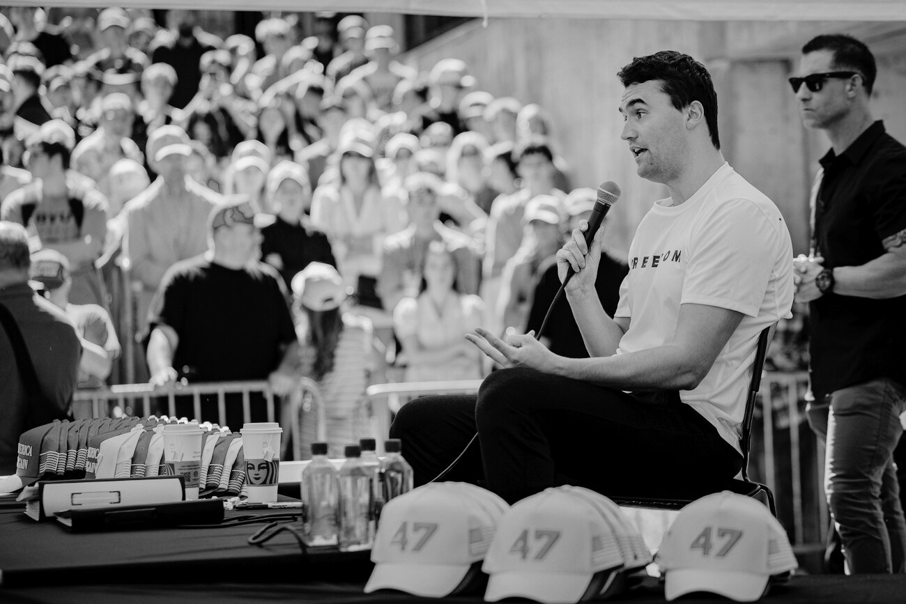 Charlie Kirk spricht, bevor er während des Besuchs von Turning Point im Utah Valley erschossen wird. Bild: Keystone