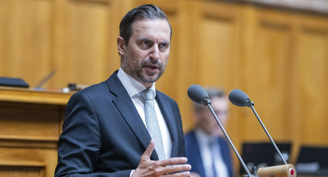 Anders abgestimmt und damit das Ja des Nationalrats zur Streichung des Neubauverbots ermöglicht: Mitte-Politiker Vincent Maitre (GE). Bild: Keystone