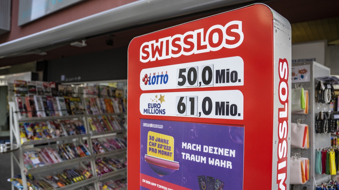 Vom Kiosk nach Albanien: Pechvögel finanzieren Entwicklungshilfe. Symbolbild: Keystone