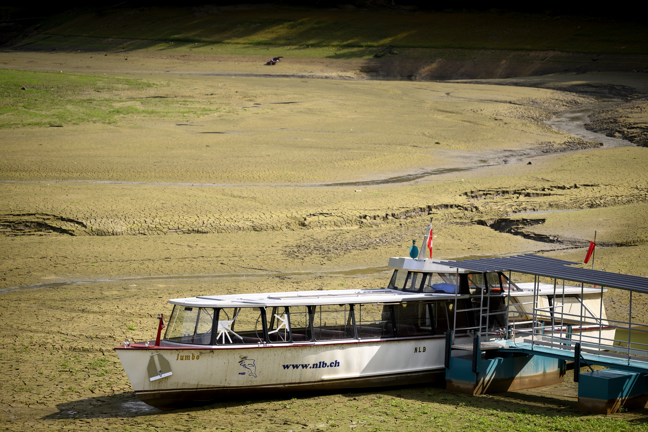 Bisher kein globaler Trend zu mehr Dürren: Ausgetrockneter Lac de Brenets im Neuenburger Jura, Juli 2022. Bild: Keystone