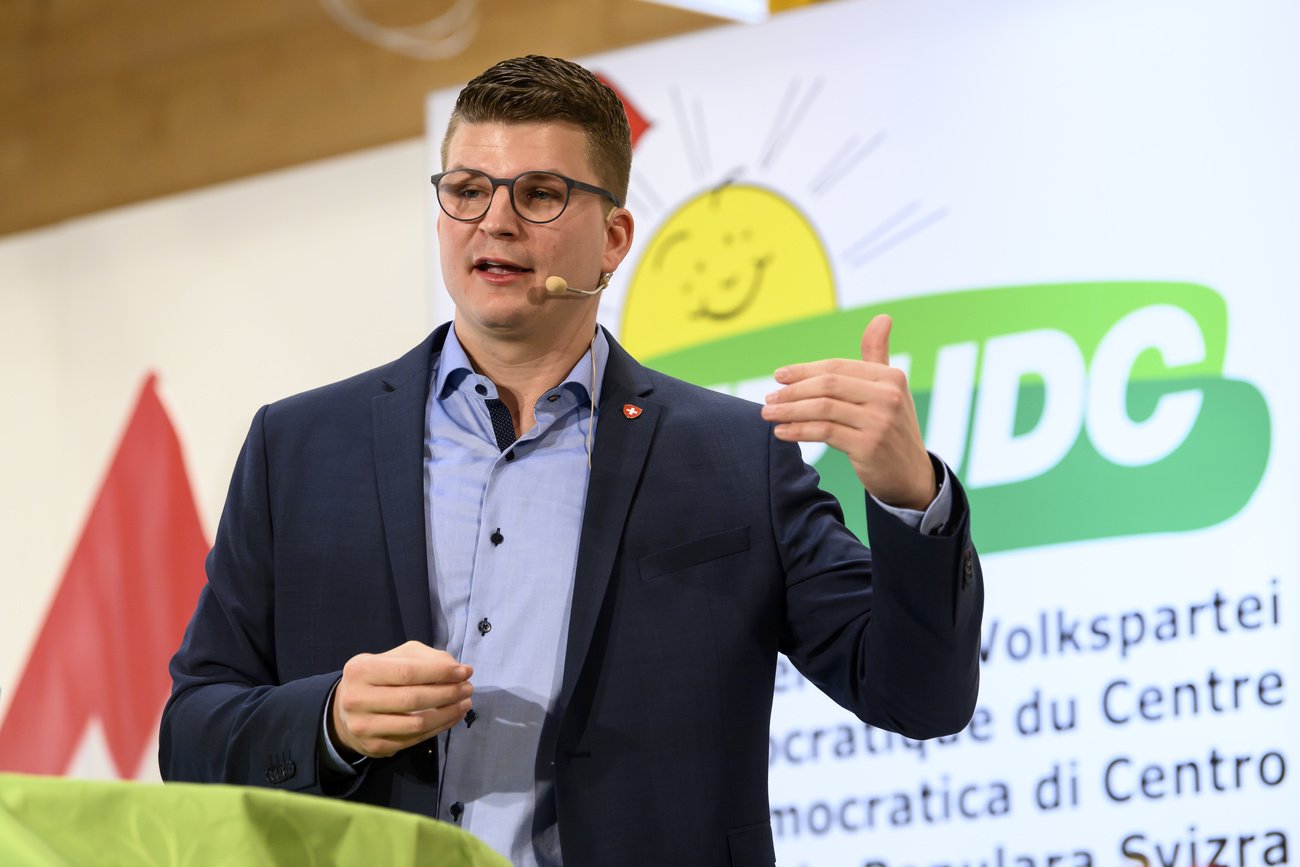 Will die Kantone mehr in die Pflicht nehmen, Nationalrat Mike Egger. Bild: Keystone