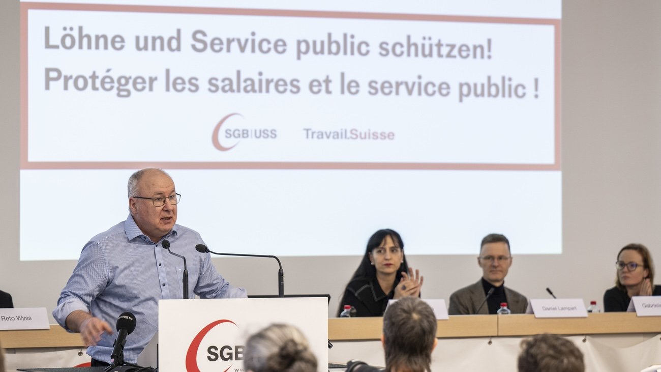 «Der Lohnschutz ist nicht gewährleistet»: Pierre Yves Maillard, Präsident des Schweizerischen Gewerkschaftsbundes SGB, an der ausserordentlichen Delegiertenversammlung des SGB vom 31. Januar 2025 zu den neuen Abkommen mit der EU. Bild: Keystone