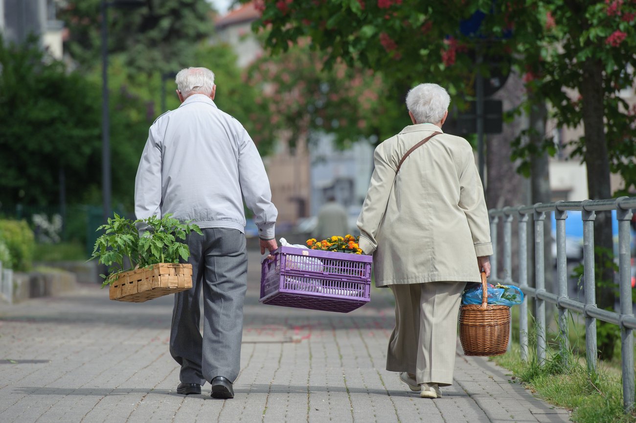 2025 übertraf die Zahl der über 65-Jährigen jene der unter 20-Jährigen erstmals. Symbolbild: Keystone