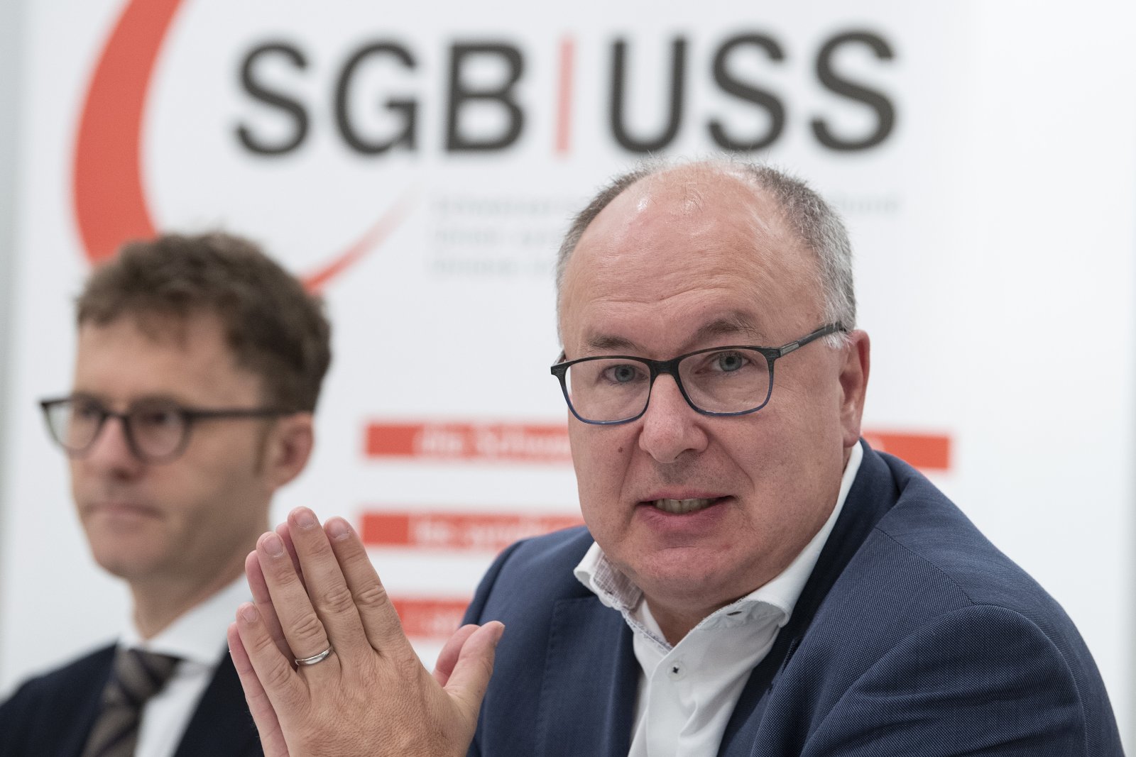 Hinter der Kampagne steht der Gewerkschaftsbund: Präsident Pierre-Yves Maillard (rechts). Bild: Keystone