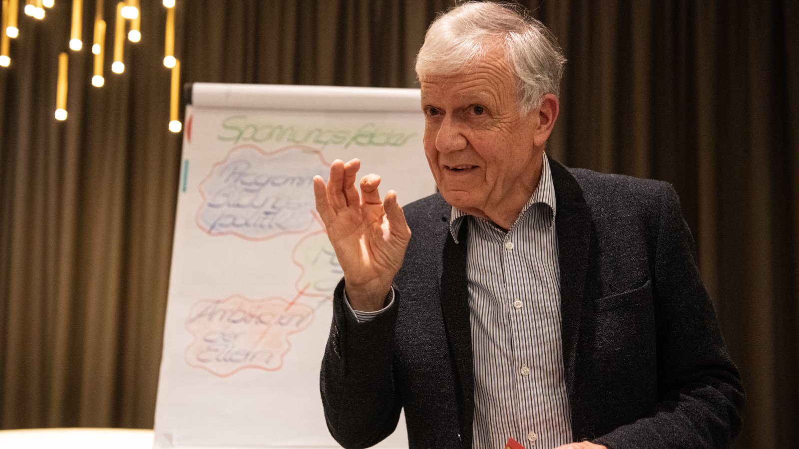 Carl Bossard ermuntert Lehrer, übertriebenen Schulreformen gegenüber eine kreative Dissidenz zu zeigen. Bild: Daniel Wahl