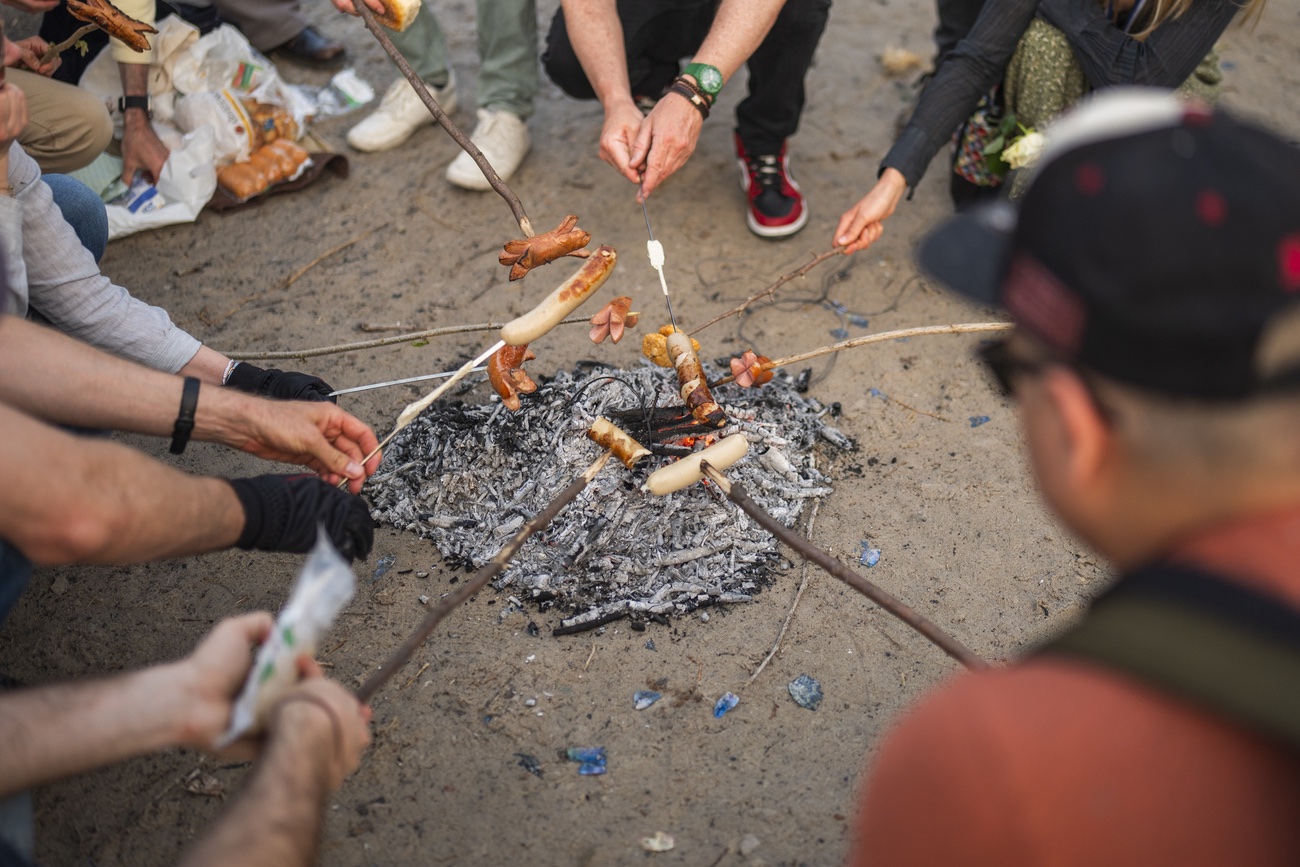 Fleischesser, die immer noch gerne Fleisch essen, weil sie keinen entsprechenden Schulunterricht erlebt haben. Bild: Keystone