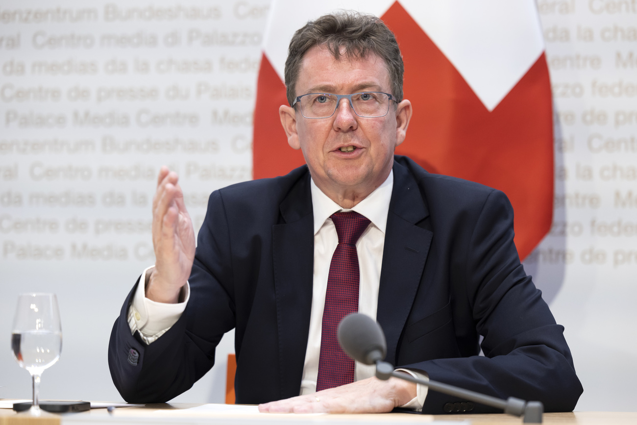 Aufgeräumte Stimmung nach dem Abstimmungssonntag: Bundesrat Albert Rösti. (Bild: Keystone)