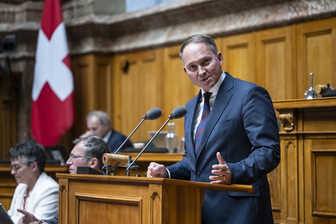 Simon Michel zeigte sich reuig vor der Kommission, die Fehlanschuldigungen gelöscht hat er bisher nicht. Bild: Keystone