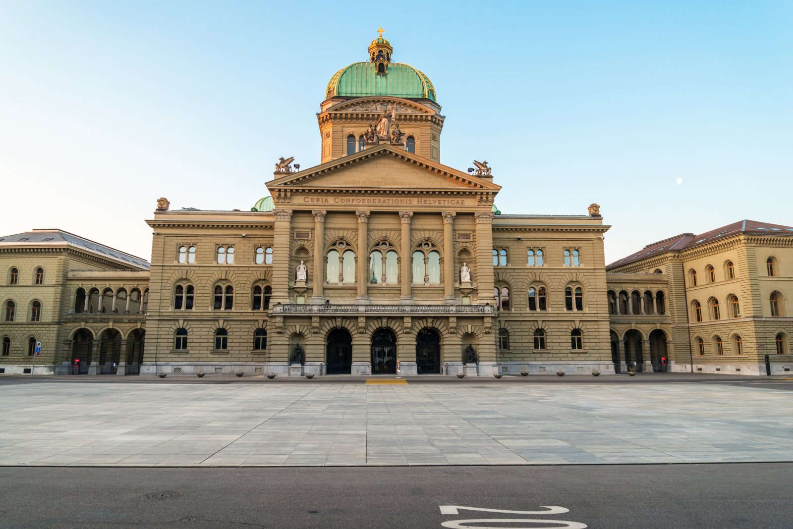 Berner bevorzugt. In den ausserparlamentarischen Kommissionen sitzt nur ein Glarner Bild: Shutterstock