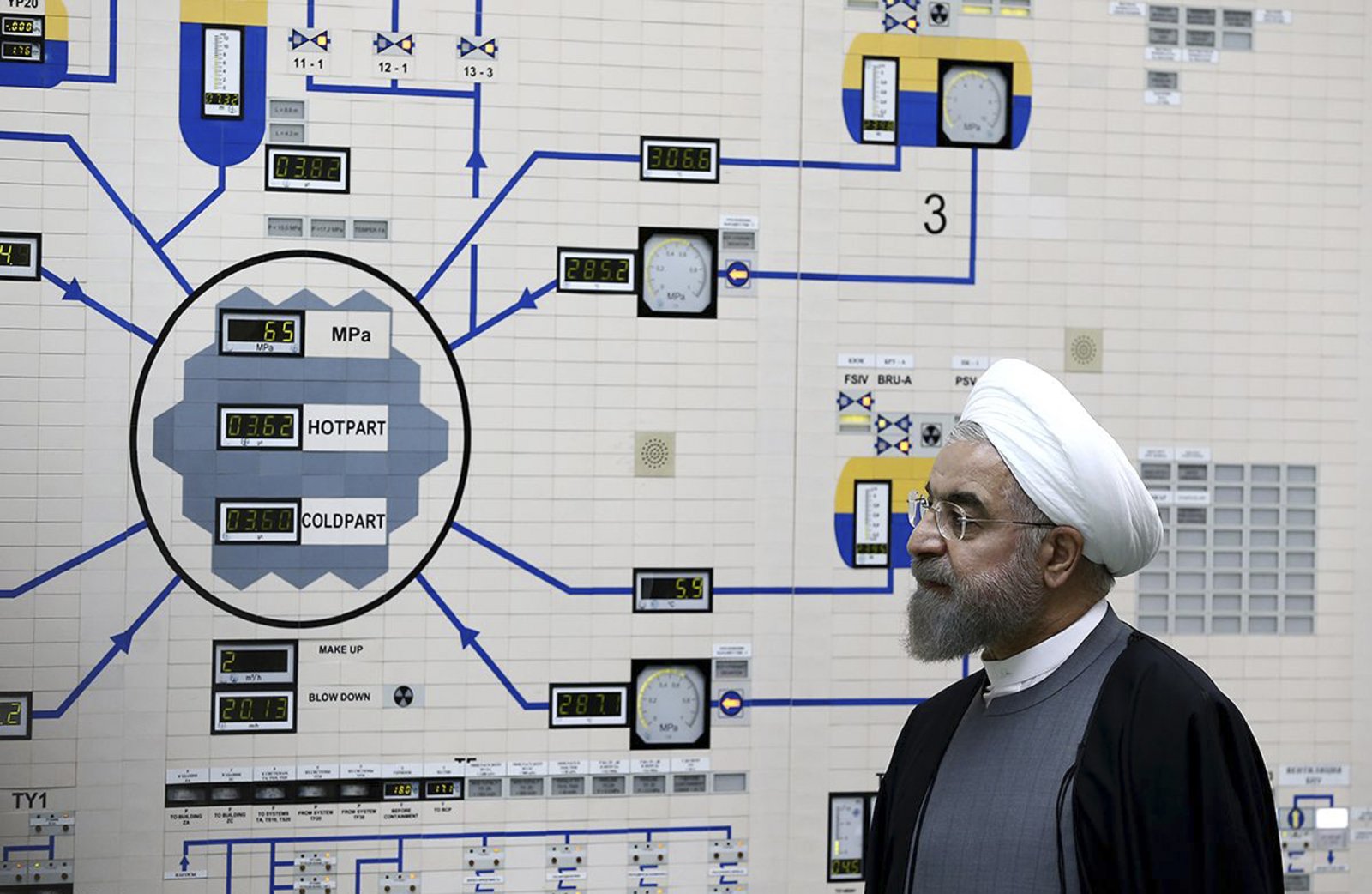 Der Iran ist näher an der Atombombe denn je: Der frühere Präsident Hassan Rouhani besucht ein Atomkraftwerk. (Bild: AP Iranian Presidency Office)