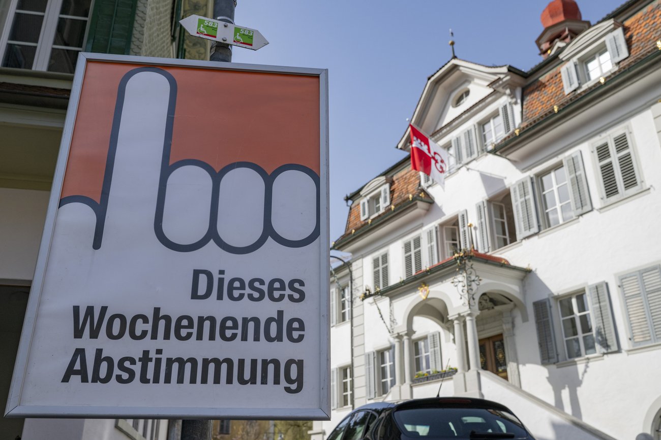 Am 8. März 2026 hat die Schweizer Stimmbevölkerung nur die Individualbesteuerung und den Gegenentwurf zur Bargeld-Initiative angenommen – SRG-Initiative, Bargeld-Initiative und Klimafonds-Initiative hingegen werden abgelehnt. Bild: Keystone