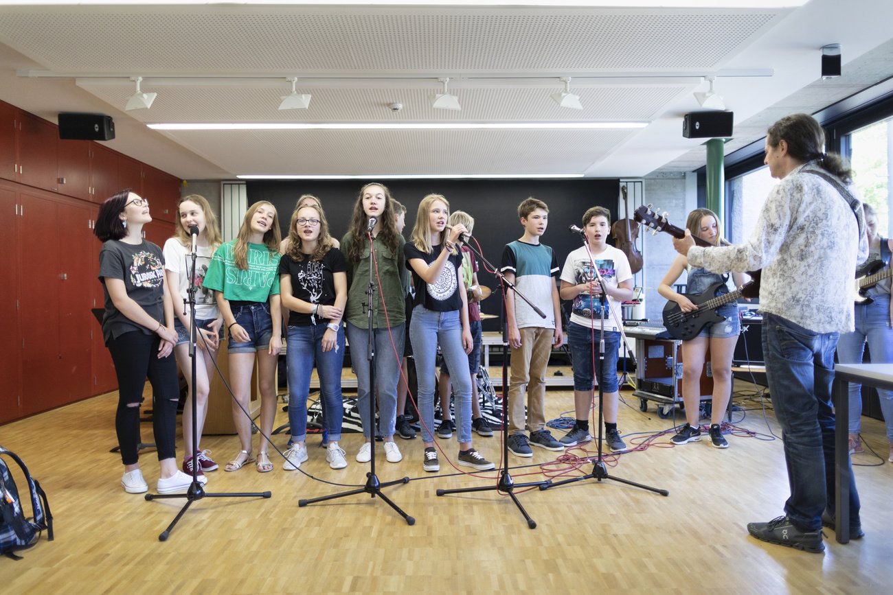 Eine Kantonsschulklasse im Musikunterricht. Bild: Keystone