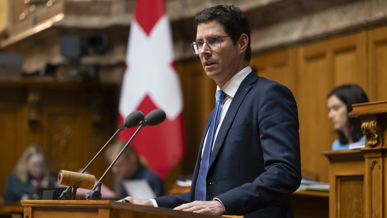 Für SVP-Nationalrat Lars Guggisberg ist die Demonstration von Frieda Grund genug, die Gelder zu streichen. Bild: Keystone