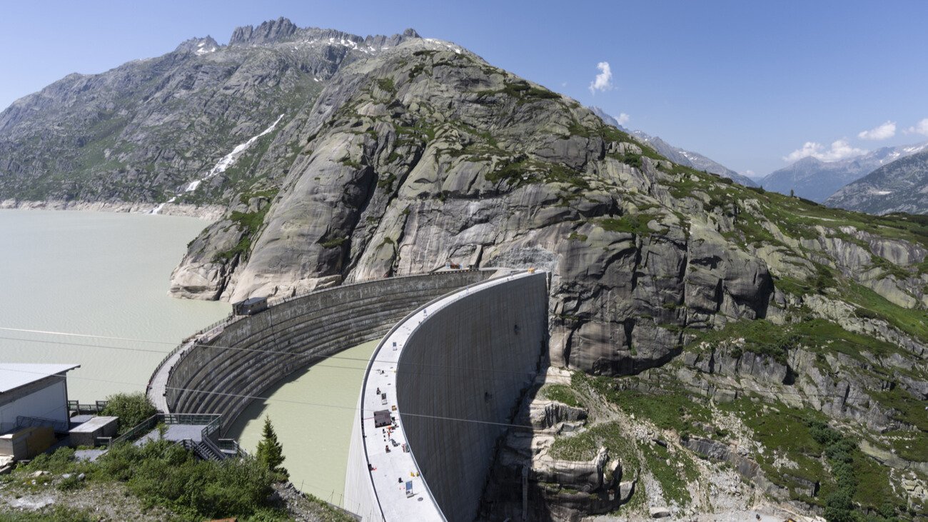 Über die Erhöhung der Grimselstaumauer wird seit mehr als einem Vierteljahrhundert gestritten. Bild: Keystone